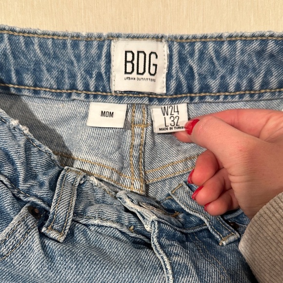BDG By Urban Outfitters Distressed High Waisted Mom Jeans Size 24 - Picture 5 of 9